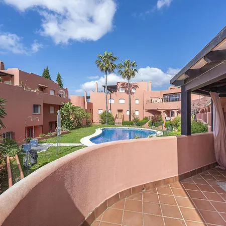 Encantador Con Balcon, Piscina Y Vista Al Mar Marbella