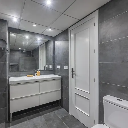 Encantador Con Balcon, Piscina Y Vista Al Mar * Marbella