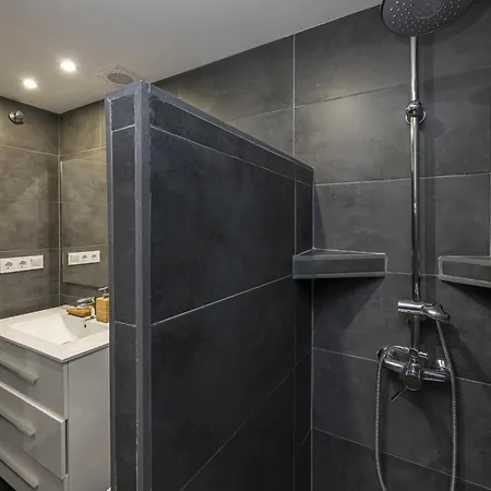 Encantador Con Balcon, Piscina Y Vista Al Mar Marbella