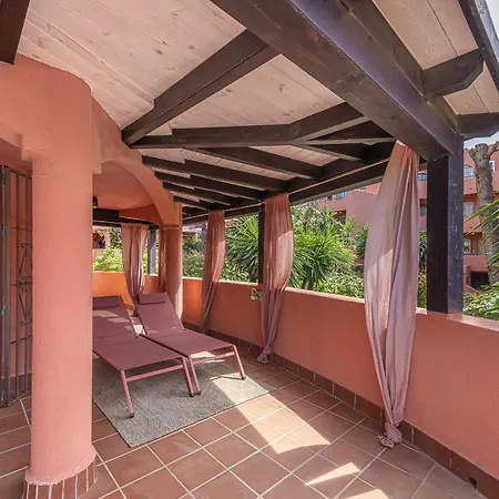 Encantador Con Balcon, Piscina Y Vista Al Mar Marbella
